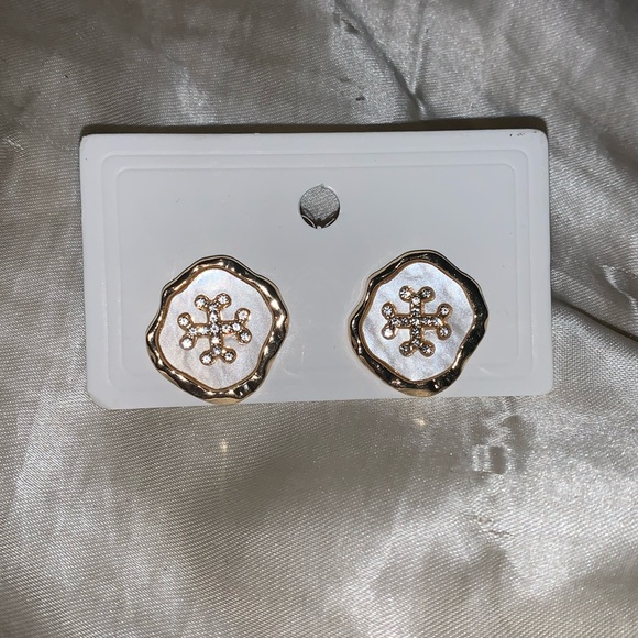 Earrings - Picture 5 of 9